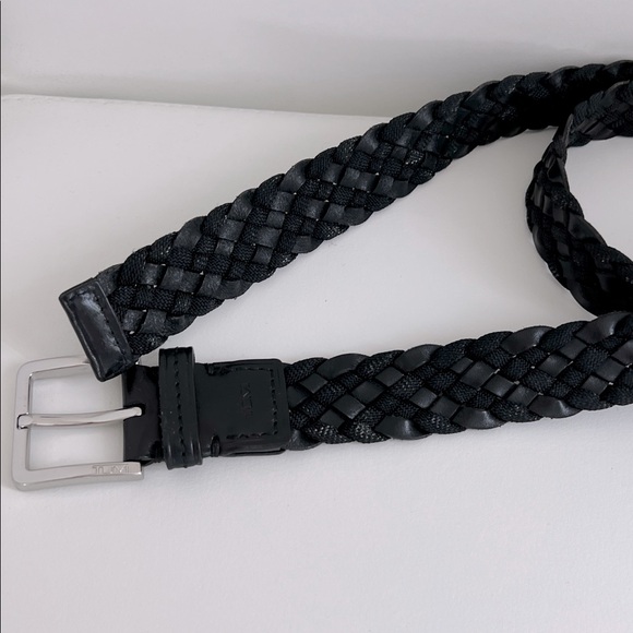 $275 TUMI black leather nylon weave belt 42 pristine condition - Picture 5 of 8